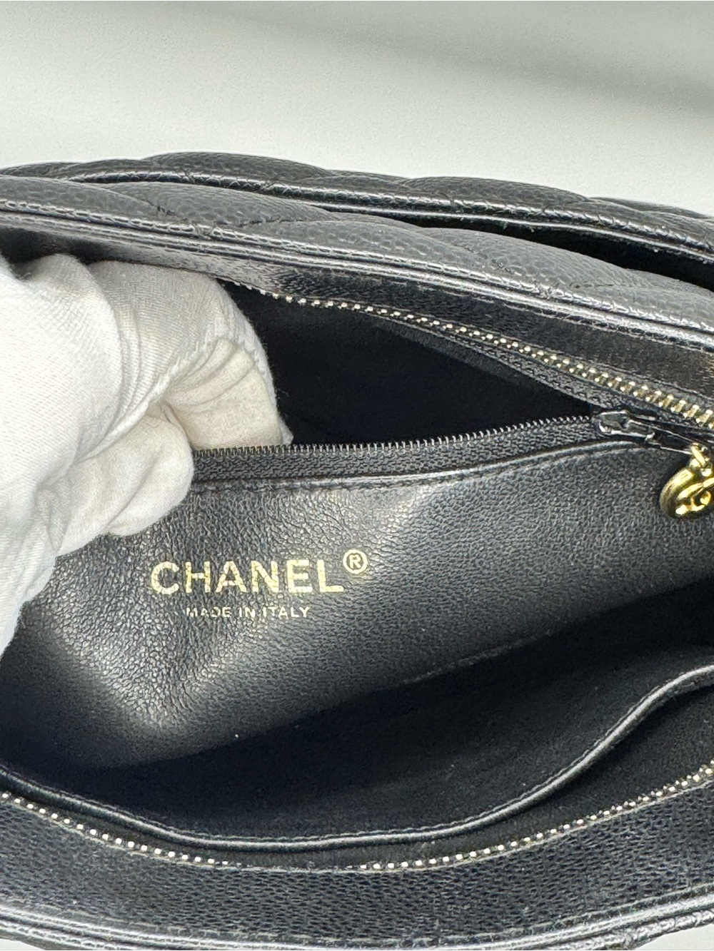 CHANEL Medallion Black Quilted Caviar Leather Vintage Shoulder Tote with Gold CC - Picture 13 of 16